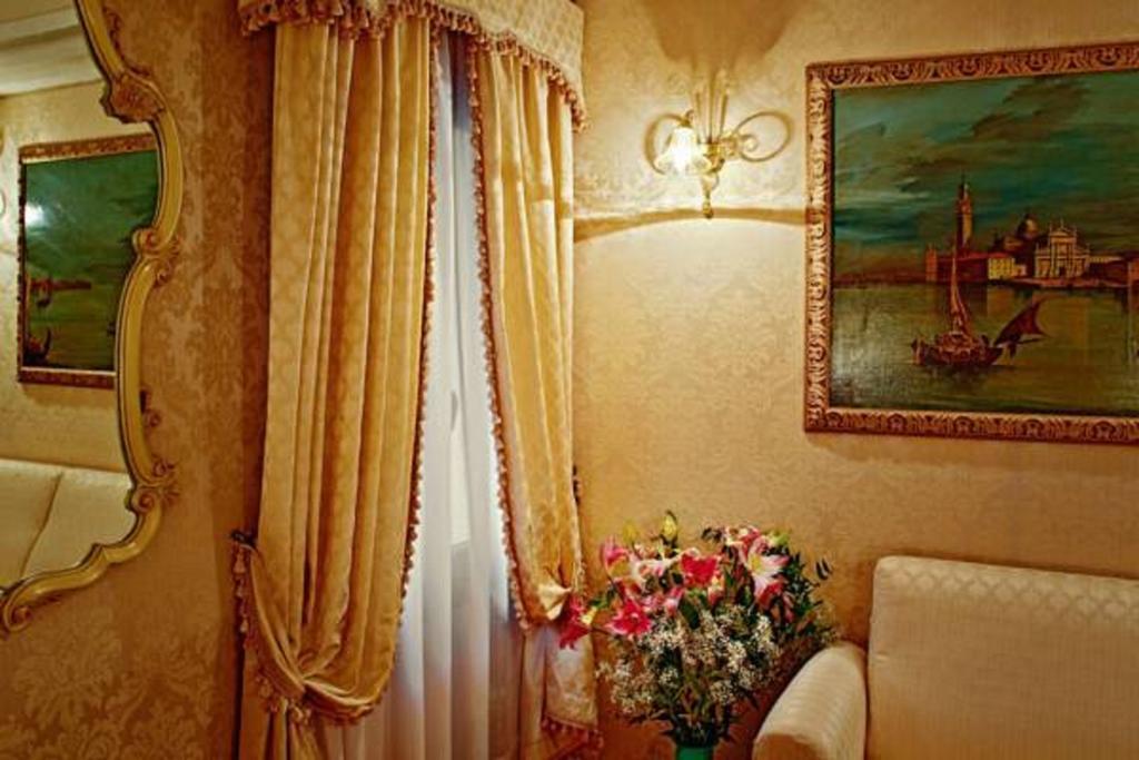 Guest House La Chicca Veneţia Exterior foto